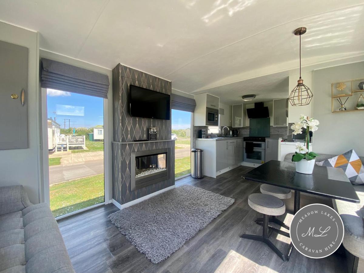 Meadow Lakes 22 - Golden Palm, Pet Friendly, Wifi, Bed Linen - Meadow Lakes Caravan & Lodge Hire سكيغنيس المظهر الخارجي الصورة